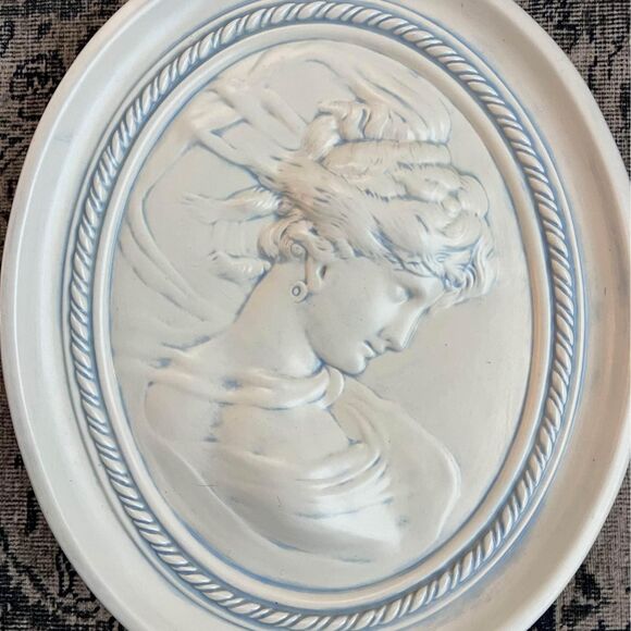Vintage Ceramic Intaglio Head Bust Blue & White Grandmillennial Academia Art - Picture 3 of 4